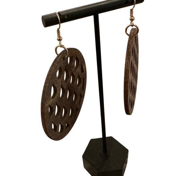 Oversized wood boho earrings - Picture 3 of 5